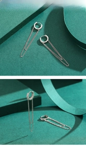 Détail des longues boucles d'oreilles en argent S925 avec chaînes et pierres de zircon
