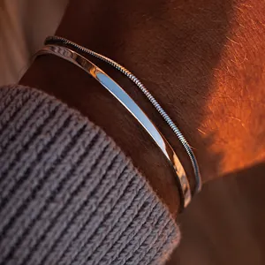 Ensemble de Bracelets Superposés Minimalistes en Acier Inoxydable pour Hommes Chaîne Serpent et Jonc Ouvert Plaqué Or Argent