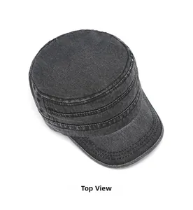 Gros plan sur la texture du denim délavé et la double couture sur le dessus du béret