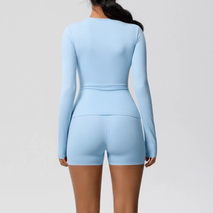 Ensemble de yoga bleu clair à manches longues et short élastique pour sport femme