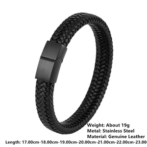 Geflochtenes schwarzes Echtlederarmband mit mattem schwarzem Magnetverschluss aus Edelstahl