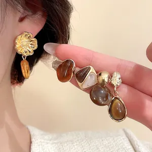 Parure de boucles d'oreilles en résine ambre vintage avec motifs floraux et géométriques