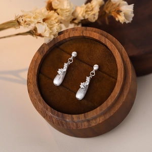 S925 sterling silver teardrop earrings with brushed finish and zircon in wooden box