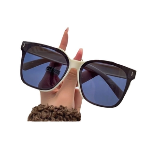 Polarized night vision sunglasses with stylish black and white two-tone frames