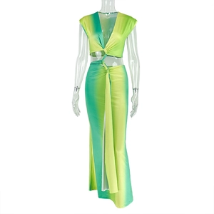 Detail of V-neck two-piece maxi dress with yellow-green gradient and waist knot cut-out
