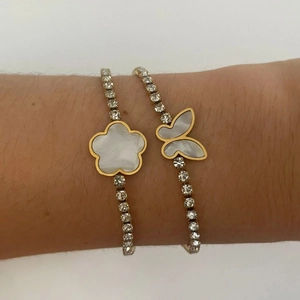 Bracelet vintage français plaqué or 18K avec fleur en nacre blanche et charm papillon