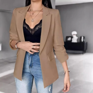 Chaqueta blazer clásica de mujer en color caqui con solapas y botón único para ropa de oficina