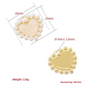 Detailed size view of a heart-shaped pearl pendant with cream enamel and gold finish