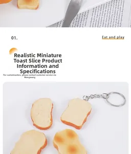 Macro-detail van een realistische mini-toast sleutelhanger met zilveren metalen ring