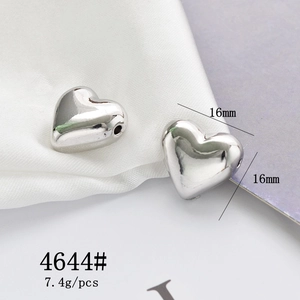 Detailed view of silver heart leopard charm with 16mm dimension and 7.4g weight