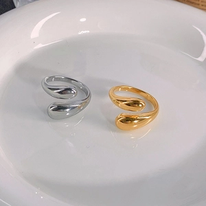 Adjustable minimalist irregular teardrop open rings in polished gold and silver finish