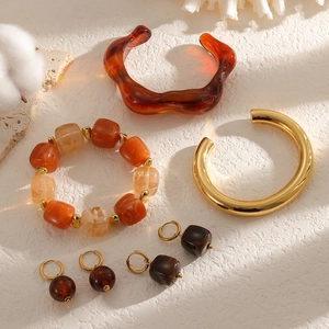 Retro resin and metal jewelry set with amber bracelet and marble beaded bangles