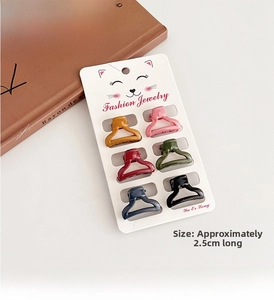Detail of 2.5cm mini hair claws in Morandi colors displayed on cat-shaped card