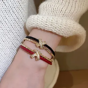 Bracelet croisé plaqué or élégant pour femme avec zircone et chaîne à double couche chic