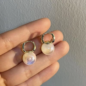 Elegant gold hoop earrings with iridescent pearls for a luxurious minimalist style