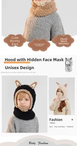 Détail du bonnet tricoté enfant avec oreilles de lapin, masque caché et doublure chaude