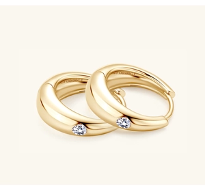 Macro shot of S925 gold-plated hoop earrings with moissanite and engraved hallmark