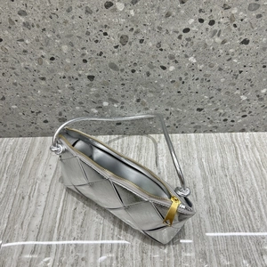 Detail of silver woven leather crossbody bag with metallic finish and gold zipper closure