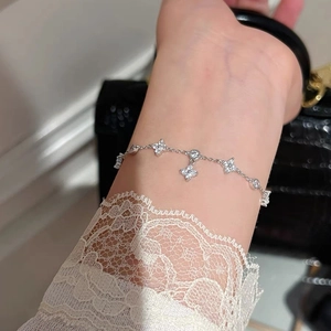 Elegant silver four-leaf clover bracelet for women with white zircon stones on wrist