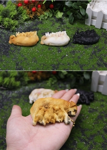 Miniatur Goldener Retriever Hund beim Säugen der Welpen für Garten und Mikro-Landschaft Deko