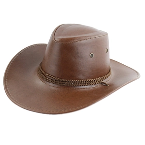 Détail du chapeau de cow-boy en cuir marron avec bande tressée et œillets