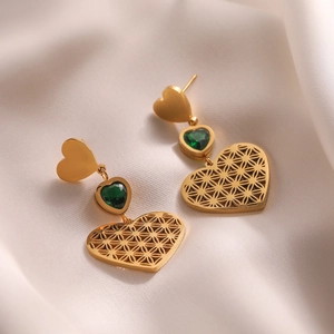 Vintage 18K gold-plated heart earrings with green gemstone in a hollow geometric design