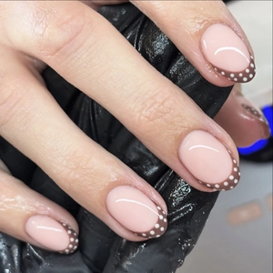 Brown French Tip Press On Nails With White Polka Dot Short Round Artificial Fake Nails For Women Girls