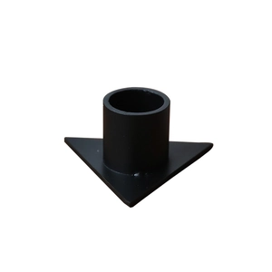 Candelabro geométrico moderno de hierro negro con elegante acabado mate