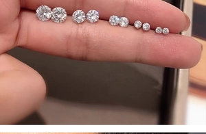 Detailed size comparison of five round-cut zircon stud earrings in various diameters