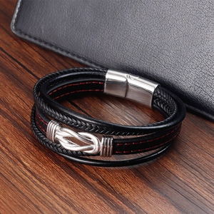 Mehrlagiges geflochtenes Lederarmband in Schwarz mit roter Naht und silbernem Infinity-Knoten