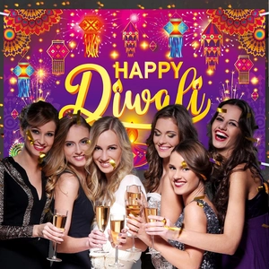 Toile de fond Happy Diwali vibrante avec lanternes et feux d'artifice pour la fête