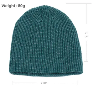 Detail view of a knitted beanie showing dimensions 21x21cm and 80g weight specification