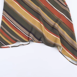 Haut asymétrique à rayures pour femmes aux tons terreux avec motifs diagonaux colorés