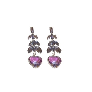 Boucles d'oreilles fleur et cœur en argent avec cristaux facettés rose-violet