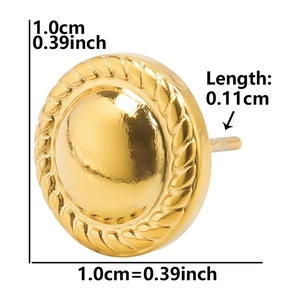 Macro detail of 18K gold-plated round stud earrings with rope edge and 1.0cm dimension
