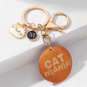 Porte-clés CAT MAMA en bois avec breloque chat doré et pendentif gravé au laser