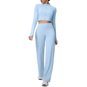 Ensemble de yoga bleu ciel avec veste zippée à manches longues et pantalon large taille haute