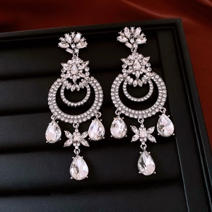 Détails de boucles d'oreilles vintage en argent avec fleurs en cristal et pendentifs