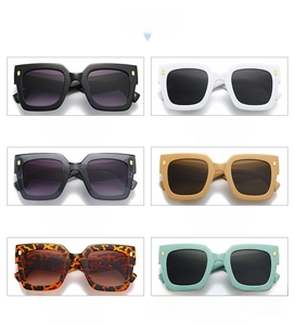 Detailed grid view showcasing six color options for square frame fashion sunglasses