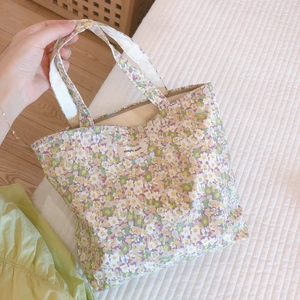 Sac à main en coton à fleurs avec étiquette simple wish et poignées supérieures