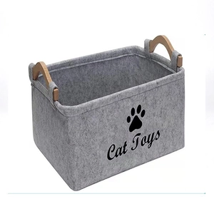 Panier de rangement en feutre gris avec poignées en bois pour jouets de chat et motif