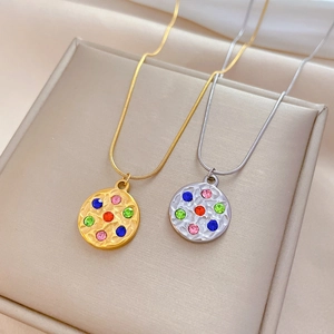 Round Disk Pendant Necklace Titanium Steel Colorful Zircon Inlaid Hammered Texture Minimalist Clavicle Chain For Women