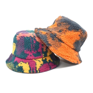 Chapeau Bob Tie Dye Coloré Polyester Laine D'agneau Chaud Hiver Extérieur Mode Peluche Pour Femmes