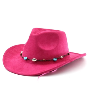 Chapeau de cowboy en daim rose avec ruban ethnique en coquillages et turquoise