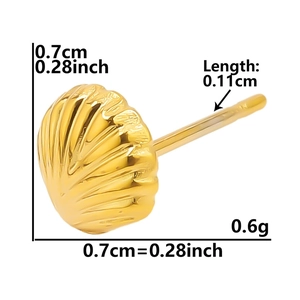 Detailed view of gold stainless steel shell earring with dimensions 0.7cm and weight 0.6g