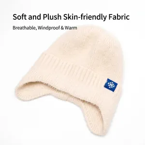 Bonnet tricoté beige avec protège-oreilles et texture mohair douce pour l'hiver