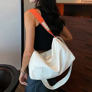 Große Kapazität Umhängetasche PU Leder Breiter Kontrastgurt Schicke Kissen Schultertasche Für Frauen Lässiges Reisen