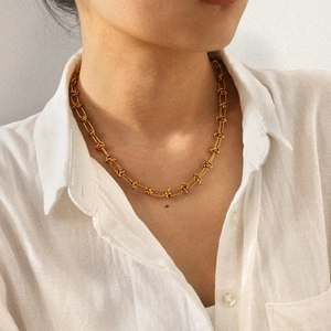 Knot Chain Necklace 18K Gold Plated Stainless Steel Twisted Link Clavicle Chain Niche Design For Women Light Luxury
