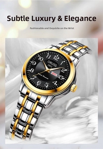 Vue détaillée de la montre bicolore en acier inoxydable avec cadran noir et dateur