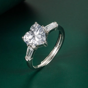 Luxury heart-shaped zircon ring with adjustable silver band and sparkling side stones